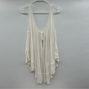 Free People white cutout shoulder ruffle top ladies size M.